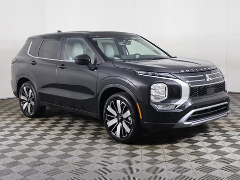New 2025 Mitsubishi Outlander SE AWD/4WD image 2