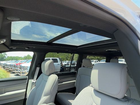 New 2026 Jeep Grand Wagoneer Limited AWD/4WD image 16