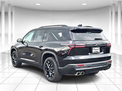 Used 2026 Chevrolet Traverse LT w/ Midnight/Sport Edition FWD image 3