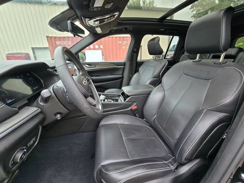 Used 2023 Jeep Grand Cherokee Overland w/ Luxury Tech Group IV AWD/4WD image 16