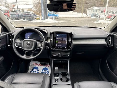 Used 2025 Volvo XC40 B5 Core image 14
