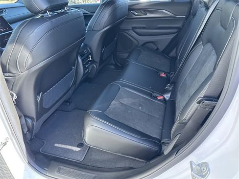 New 2025 Jeep Grand Cherokee Altitude image 13