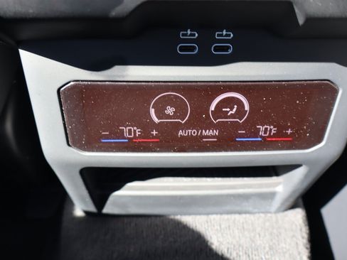 Used 2026 BMW i5 eDrive40 w/ M Sport Package AWD/4WD image 23