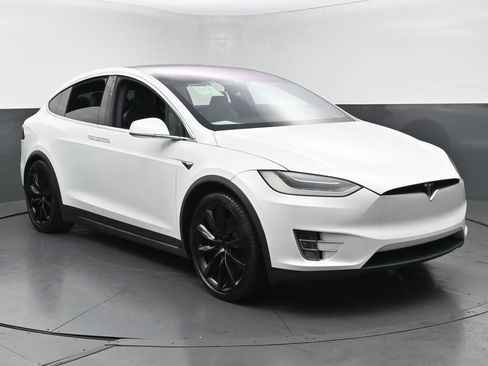Used 2019 Tesla Model X Long Range image 2