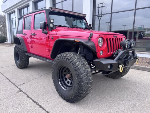 Used 2016 Jeep Wrangler Unlimited Rubicon w/ Connectivity Group image 13