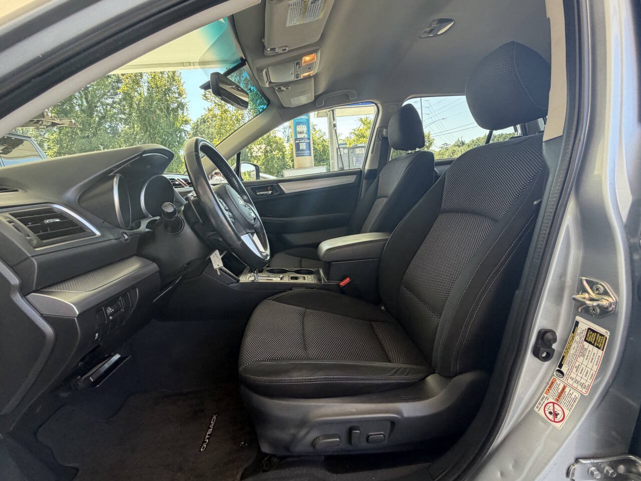 Used 2017 Subaru Outback 2.5i Premium AWD/4WD image 4