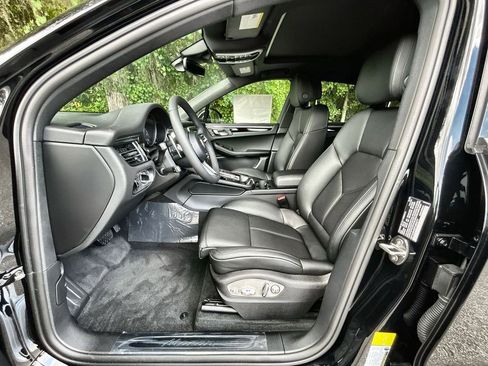 Certified 2026 Porsche Macan AWD/4WD image 7