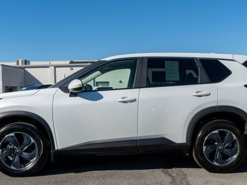 Certified 2025 Nissan Rogue SV image 9