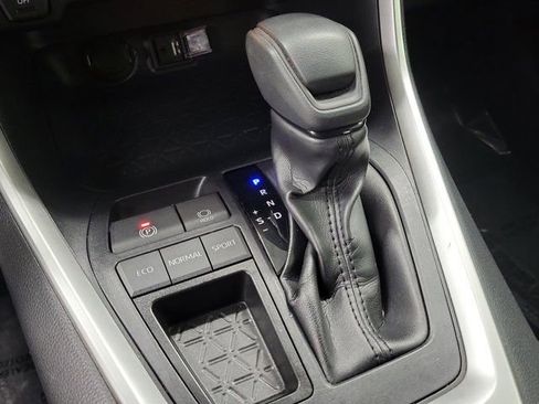 Used 2019 Toyota RAV4 XLE FWD image 31