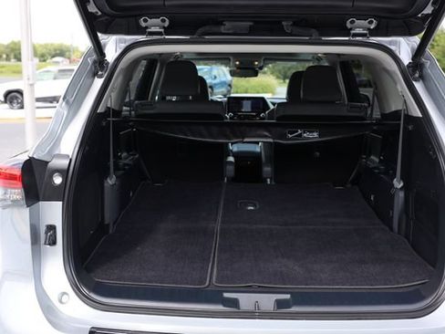Used 2022 Toyota Highlander Platinum FWD image 10