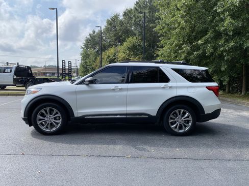 Used 2020 Ford Explorer XLT w/ Equipment Group 202A AWD/4WD image 6