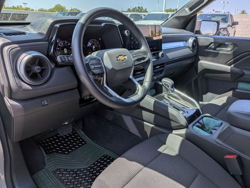 Used 2025 Chevrolet Colorado LT AWD/4WD image 9
