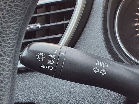 Used 2016 Nissan Rogue SV image 11