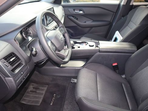 Certified 2025 Nissan Rogue SV AWD/4WD image 17