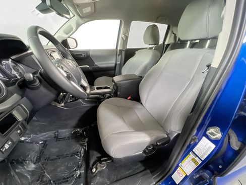 Used 2018 Toyota Tacoma SR5 AWD/4WD image 19