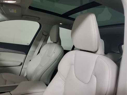 Certified 2023 Volvo XC90 T8 Plus w/ Protection Package Premier image 27