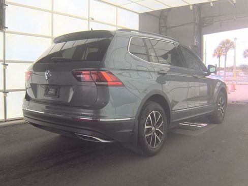 Used 2021 Volkswagen Tiguan SE FWD image 2