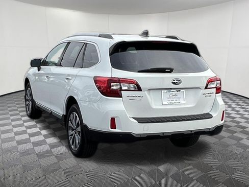 Used 2017 Subaru Outback 2.5i Touring w/ Popular Package #5A AWD/4WD image 4
