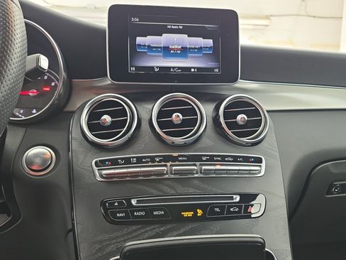 Certified 2019 Mercedes-Benz GLC 300 image 20