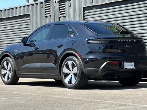 Certified 2024 Porsche Macan 4 Electric AWD/4WD image 3