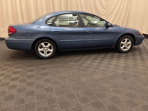 Used 2004 Ford Taurus SE image 4