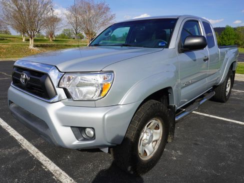 Used 2012 Toyota Tacoma PreRunner w/ SR5 Pkg image 5
