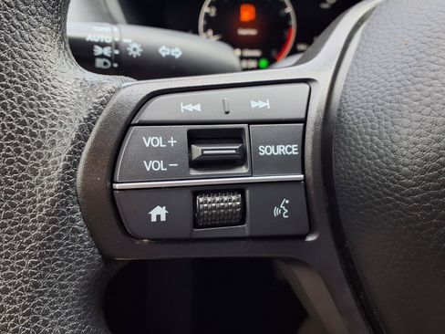 Certified 2025 Honda HR-V LX image 14