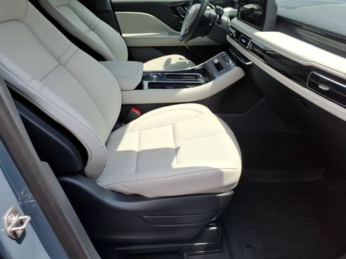 Used 2026 Lincoln Aviator AWD image 8