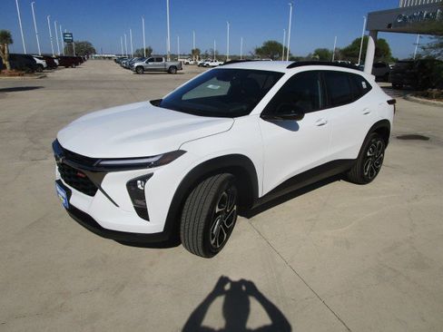 New 2026 Chevrolet Trax RS w/ Driver Confidence Package FWD image 3