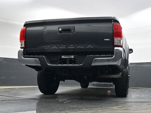 Used 2016 Toyota Tacoma SR5 w/ SR5 Appearance Package (SN) image 30