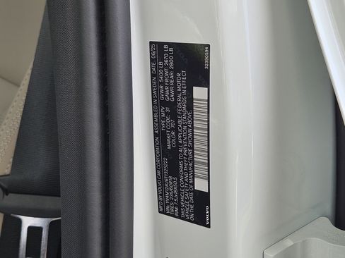 New 2026 Volvo XC60 B5 Core w/ Protection Package image 36