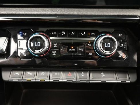 Used 2024 GMC Sierra 1500 AT4 w/ Technology Package image 18