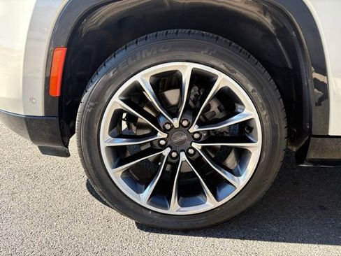 Used 2022 Jeep Wagoneer Series III w/ Premium Group I image 9