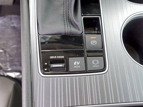 Certified 2025 Toyota Sienna LE FWD image 40