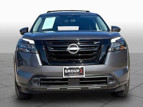 Certified 2024 Nissan Pathfinder SV w/ Black Appearance Package FWD image 4