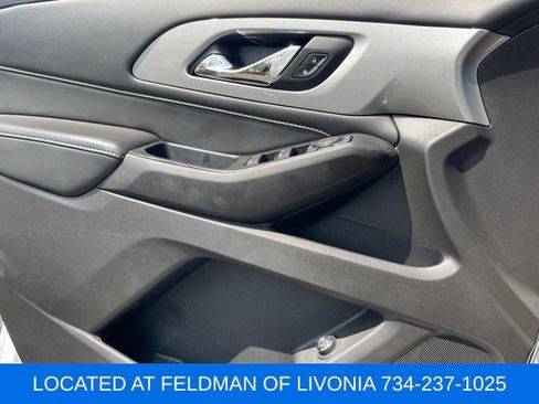 Used 2021 Chevrolet Traverse LT FWD image 9