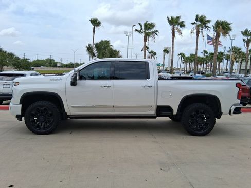 Used 2025 Chevrolet Silverado 2500 High Country w/ Technology Package AWD/4WD image 3