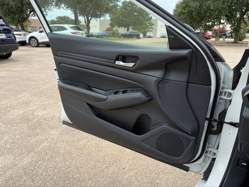 Used 2025 Nissan Altima 2.5 SV FWD image 18