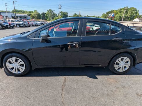 Used 2020 Nissan Versa S FWD image 4
