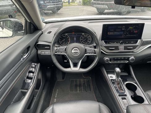 Used 2023 Nissan Altima 2.5 SR w/ SR Premium Package AWD/4WD image 14