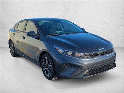 Used 2022 Kia Forte LXS FWD image 3