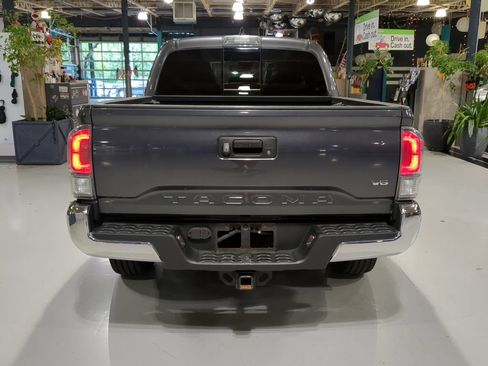 Used 2021 Toyota Tacoma TRD Off-Road AWD/4WD image 9