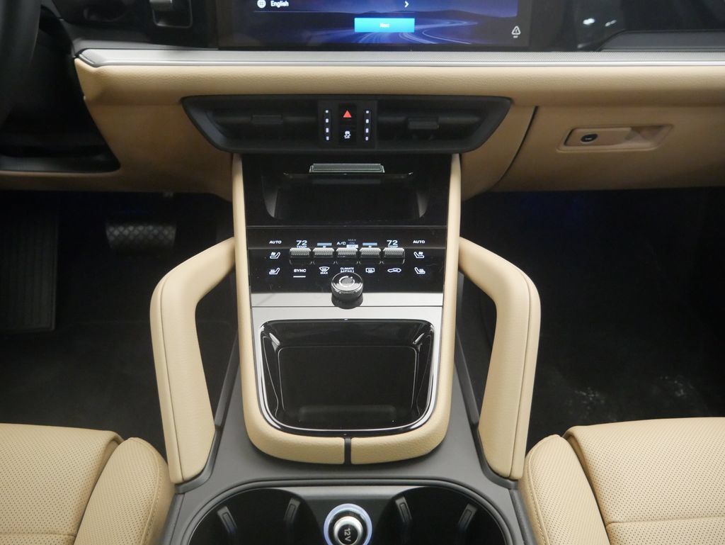 Certified 2026 Porsche Cayenne AWD/4WD image 42