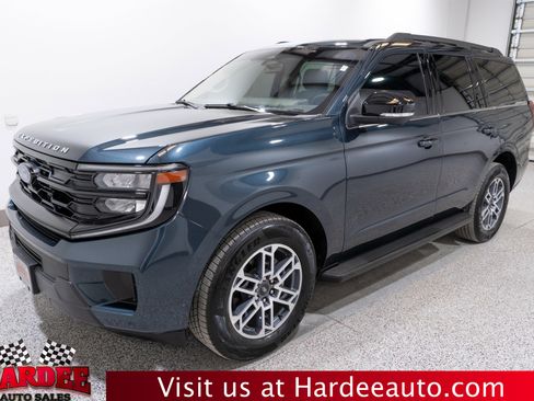 Used 2025 Ford Expedition Active image 2