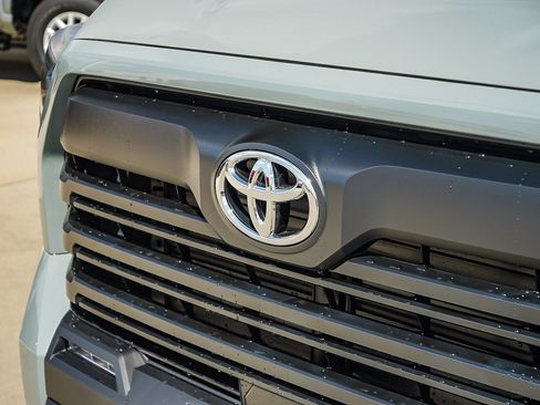 New 2026 Toyota Tundra SR5 image 10