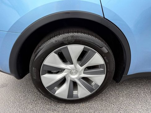 Used 2024 Tesla Model Y Long Range AWD/4WD image 39