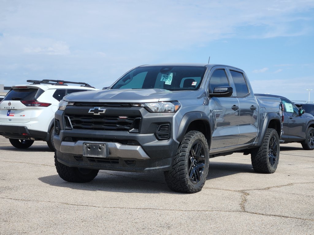 Used 2024 Chevrolet Colorado Trail Boss w/ Advanced Trailering Package AWD/4WD image 2