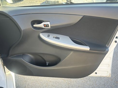 Used 2012 Toyota Corolla S image 30