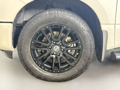 Used 2018 Nissan Titan SV w/ SV Convenience Package image 33