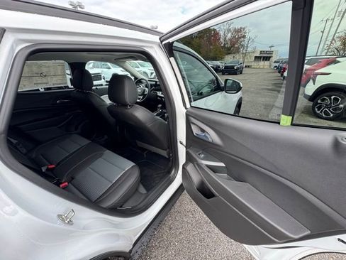 New 2026 Chevrolet Trax LT w/ Sunroof Package image 20